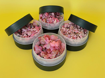 4 علب لبان مسقى+مبخر